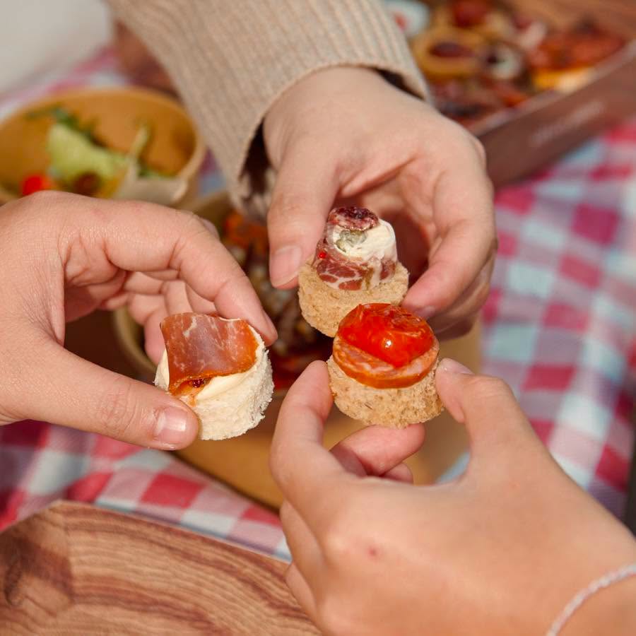 Baguette và cá hồi hun khói